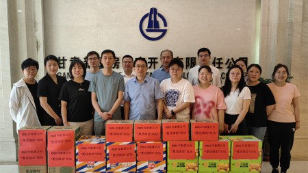 夏日炎炎送清凉，情意暖暖感人心——甘肃建投七建新厦公司“夏送清凉”活动