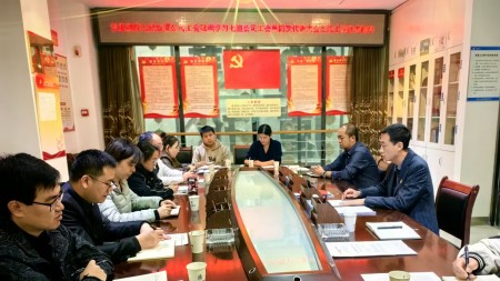 甘肃建投七建新厦公司工会组织学习七建公司工会第四次代表大会上的工作报告精神