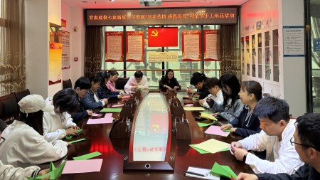 甘肃建投七建新厦公司开展 “纸花传情 感恩母爱”手工折纸活动